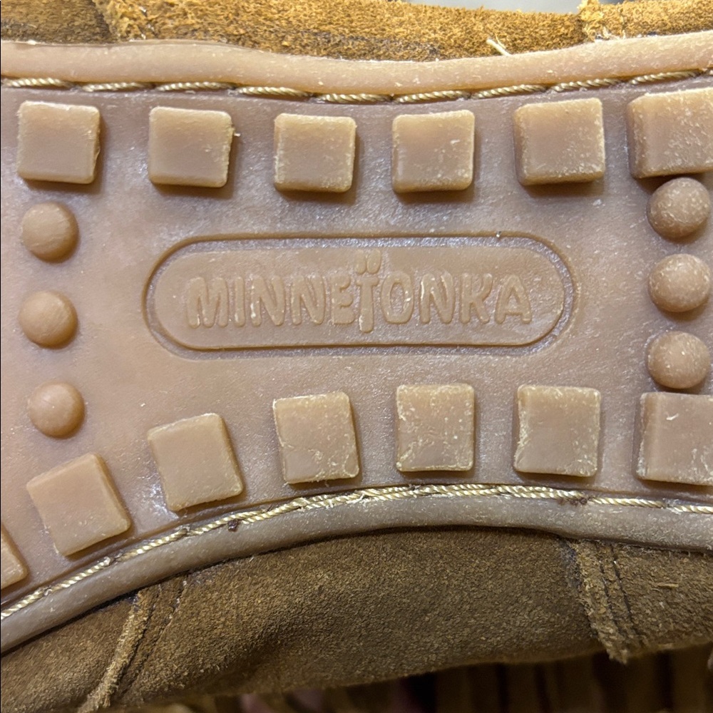Minnetonka Tan Suede Moccasin Boots Women’s sz 9 - Picture 2 of 12